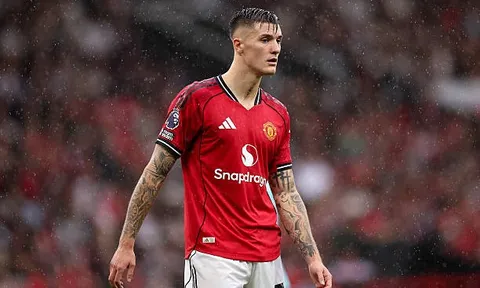 Muốn mở khóa Sesko, Man Utd phải "hy sinh" Lisandro Martinez?
