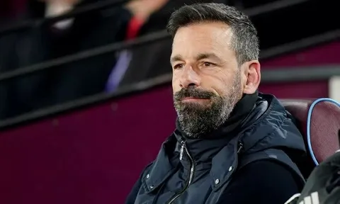 Van Nistelrooy có thể tiếp quản ghế HLV tại FC Twente