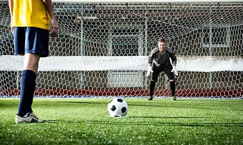 Chấm 11m nằm ở đâu? Khoảng cách, kích thước và vai trò trong luật penalty