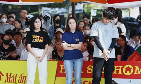 Thanh Thảo và Hà Myo bật khóc trước cô bé mồ côi, sống một mình trong ngôi nhà cũ do ông ngoại để lại