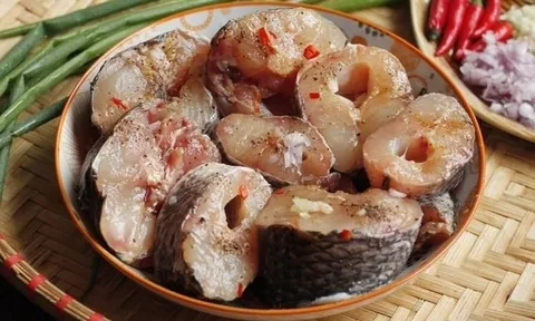 Mẹo ướp cá hết sạch mùi tanh, ngấm đều từng miếng, vụng mấy cũng làm ngon ơ