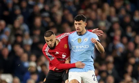 Mazraoui thay Dalot, Man Utd chờ đột phá trước Man City