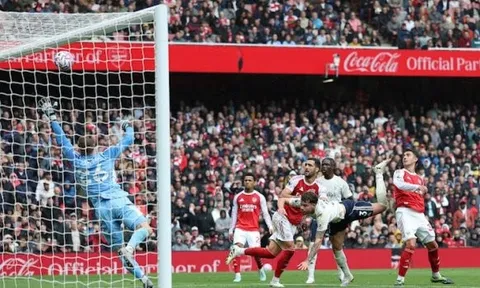 Zubimendi lập cú đúp, Gyokeres ghi bàn giúp Arsenal hủy diệt Forest