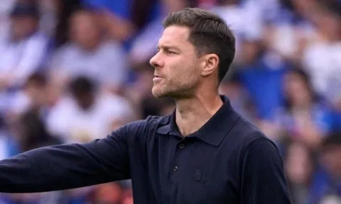 Xabi Alonso: "Thẻ đỏ của Huijsen là thẻ vàng trong mắt tôi"