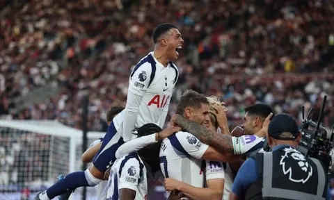 10 người của West Ham thảm bại trước Tottenham