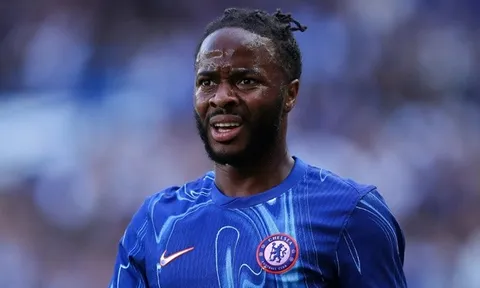 Sterling lạc lõng, tương lai mờ mịt ở Chelsea