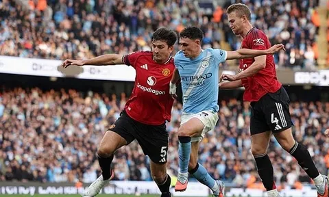 Wayne Rooney nói rõ, áp lực dồn lên HLV Amorim sau quyết định với Maguire