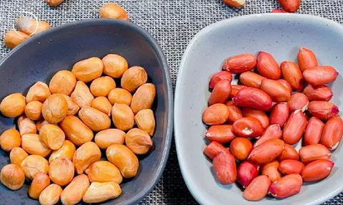 Nên mua lạc trắng hay lạc đỏ?
