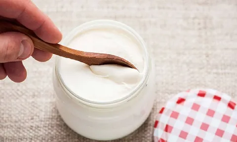 Phụ nữ nên ăn sữa chua vào 3 thời điểm này trong ngày để có da đẹp, eo thon