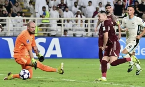 Thi đấu thiếu người, đội bóng của Benzema thua trận mở màn AFC Champions League