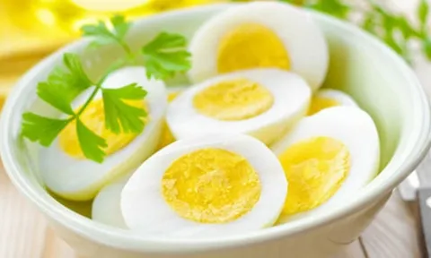 Bí quyết luộc trứng chuẩn đầu bếp: Không nứt vỏ, không tanh, dinh dưỡng giữ nguyên vẹn