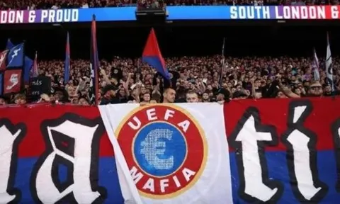 Crystal Palace bị phạt 10.000 euro vì băng rôn 'UEFA Mafia'