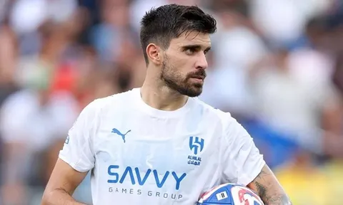 Ruben Neves lên tiếng về tương lai giữa tin đồn với MU