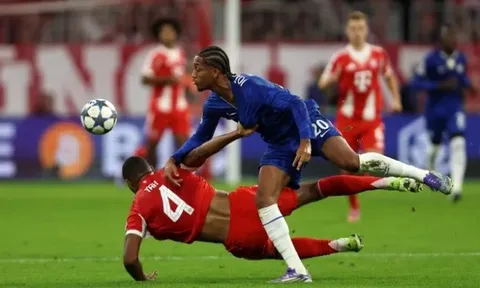 HLV Chelsea: 'Chắc phải thấy máu thì trọng tài mới rút thẻ đỏ'