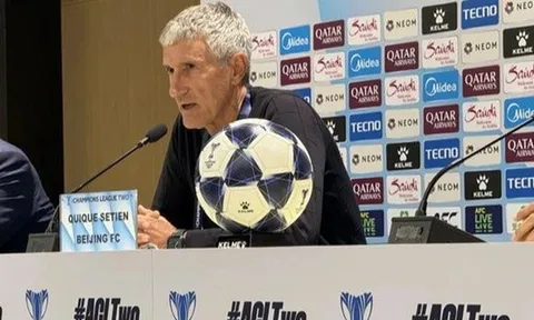 Quique Setien nguy cơ bị sa thải sau trận hòa với CAHN
