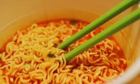 6 người tuyệt đối không được ăn mì tôm