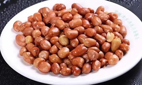 Lạc ngon nhưng có 'khắc tinh': Chuyên gia cảnh báo tuyệt đối không ăn chung với 4 thực phẩm này