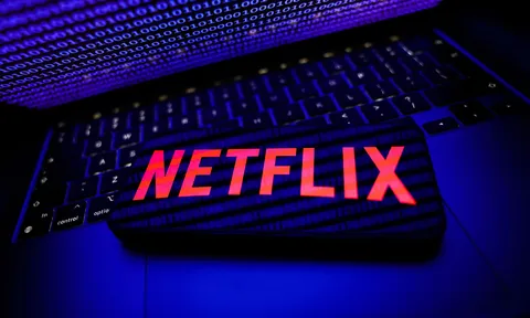 Thương vụ UFC và Netflix đổ vỡ: Cái giá của chiến lược 'bom tấn' và nước cờ 7.7 tỷ USD từ Paramount
