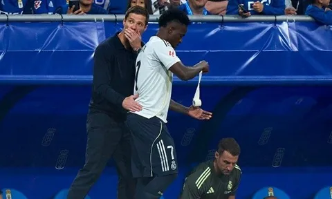 Xabi Alonso điều chỉnh cách sử dụng Vinicius tại Real