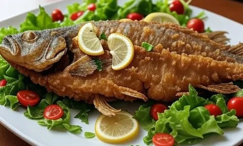 Rán chỉ bỏ dầu ăn là dại: Thả loại nước đặc biệt này, cá hết sạch mùi tanh, giòn tan không lo vỡ nát