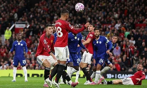 "Các hậu vệ của Chelsea cần phải học lại cách bật nhảy"