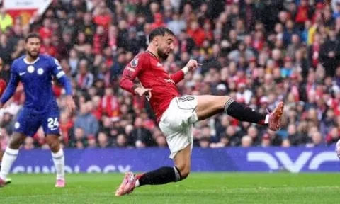 Bruno Fernandes ghi dấu ấn với bàn thắng thứ 100 trong chiến thắng trước Chelsea