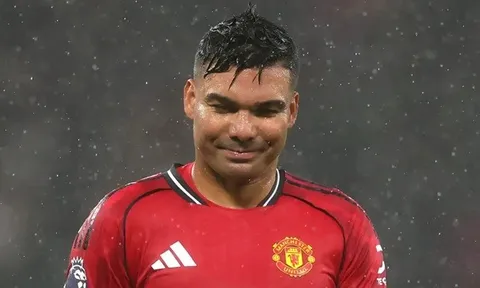 Ruben Amorim nhiệt tình bảo vệ Casemiro sau tấm thẻ đỏ