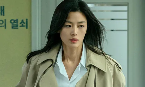 "Mợ chảnh" Jun Ji Hyun bật mí tuyệt chiêu sở hữu vòng eo phẳng lì và vóc dáng săn chắc