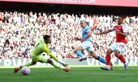 Phá lưới Arsenal, Haaland lại làm khổ các CLB thành London