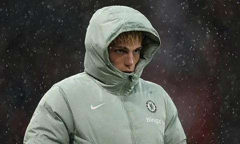 Anh trai Garnacho gây tranh cãi khi phản ứng với fan Man Utd