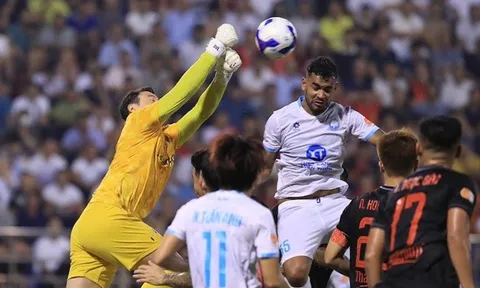 Albadajelo khen ngợi Văn Lâm sau chiến thắng 2-0 trước Nam Định