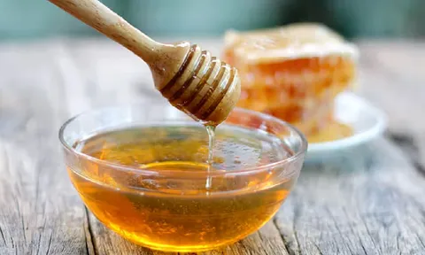 3 cách pha nước mật ong uống vào buổi tối trước khi ngủ giúp da đẹp, eo thon