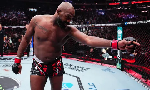 Daniel Cormier bất ngờ 'cầu xin' cho Jon Jones: 'Phải để anh ta thượng đài tại Nhà Trắng!'