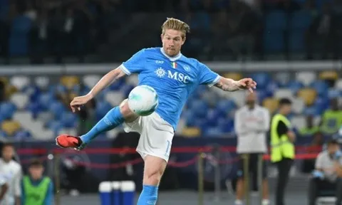 Tại sao pha phạm lỗi của De Bruyne trong trận Napoli-Pisa không dẫn đến phạt đền