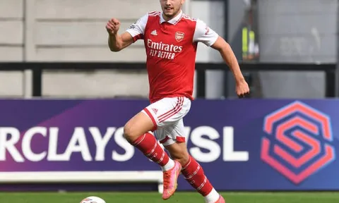 Người cũ Arsenal hôn mê sau chấn thương nghiêm trọng