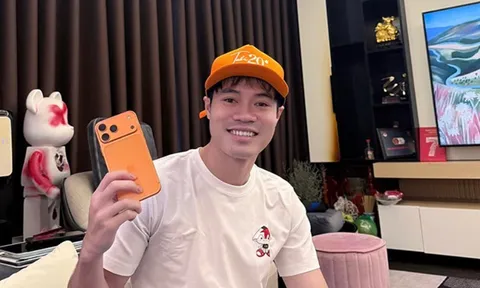 Văn Toàn nhận món quà 70 triệu từ Hòa Minzy
