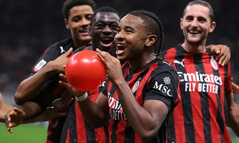 Milan hủy diệt 10 người Lecce để tiến vào vòng 1/8 Coppa Italia