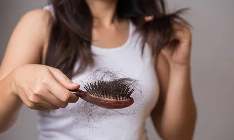 7 thói quen được chuyên gia khuyên nên làm trước khi đi ngủ để để tóc khỏe, ít gãy rụng