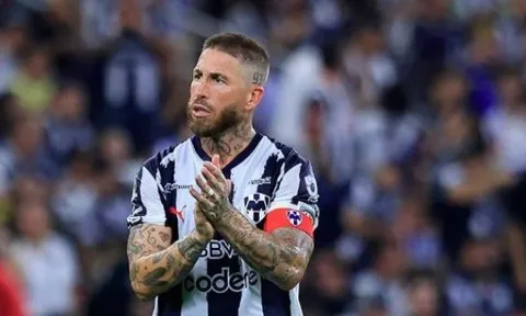 Ramos đá hỏng phạt đền - Martial mờ nhạt, Monterrey thua đậm 2-6