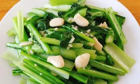 Món rau dân dã nhưng là 'thần dược' cho đôi mắt, mùa thu bán đầy chợ gặp hãy mua ngay