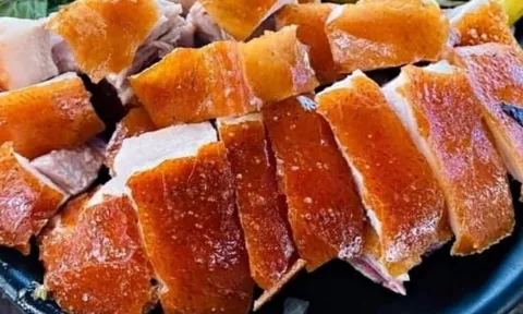 Suýt mất mạng vì ăn thịt lợn sai cách: Bác sĩ hút gần 2 lít ‘dầu’ ra khỏi máu bệnh nhân