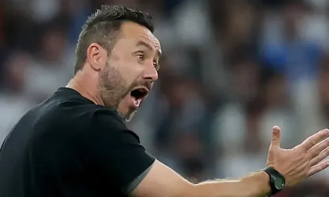 De Zerbi phản ứng với án treo giò sau trận gặp PSG