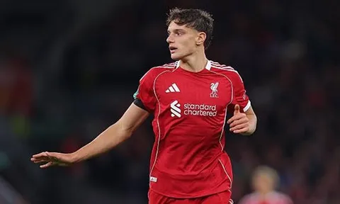 Arne Slot xác nhận tổn thất lực lượng của Liverpool