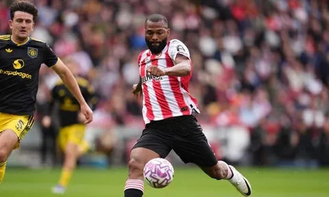 Maguire sai lầm, MU thủng lưới sớm trước Brentford
