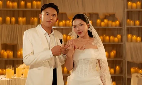 Tài năng tuyển Việt Nam hé lộ ảnh cưới với "cô chủ tiệm vàng"