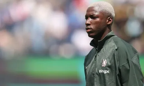 Moises Caicedo mất kiểm soát, Chelsea đối mặt án phạt nặng