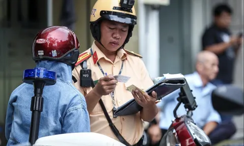 Từ tháng 10/2025: Vợ chồng đi xe của nhau có bị CSGT phạt 1 triệu, tịch thu phương tiện?
