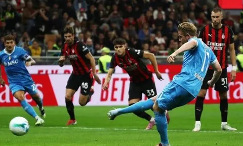 Conte lý giải khi De Bruyne khó chịu vì bị thay ra