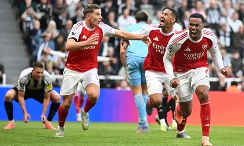 Cuối cùng trông Arsenal cũng giống ứng cử viên vô địch