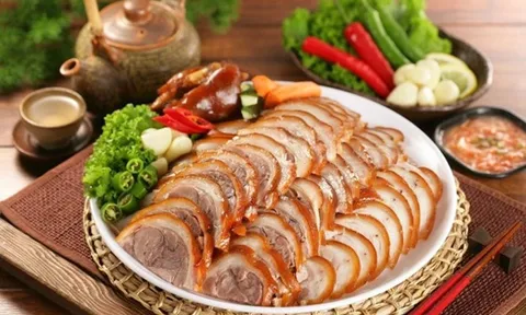 Luộc thịt nước lạnh là dại: Luộc bằng nước này giúp thịt trắng tinh thơm ngon đậm vị